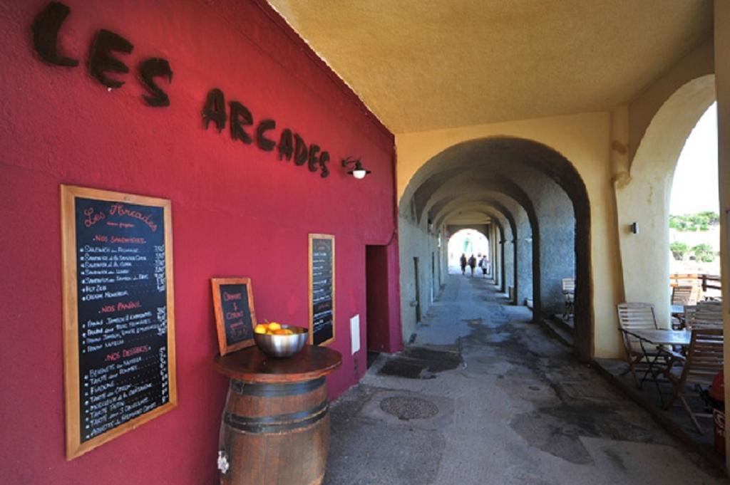 Hotel De La Plage Les Arcades Algajola  Buitenkant foto